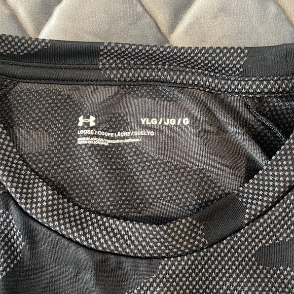 Boys SZ YLG UNDER ARMOUR Black Camo Dr-Fit short sleeve shirt - Picture 4 of 6